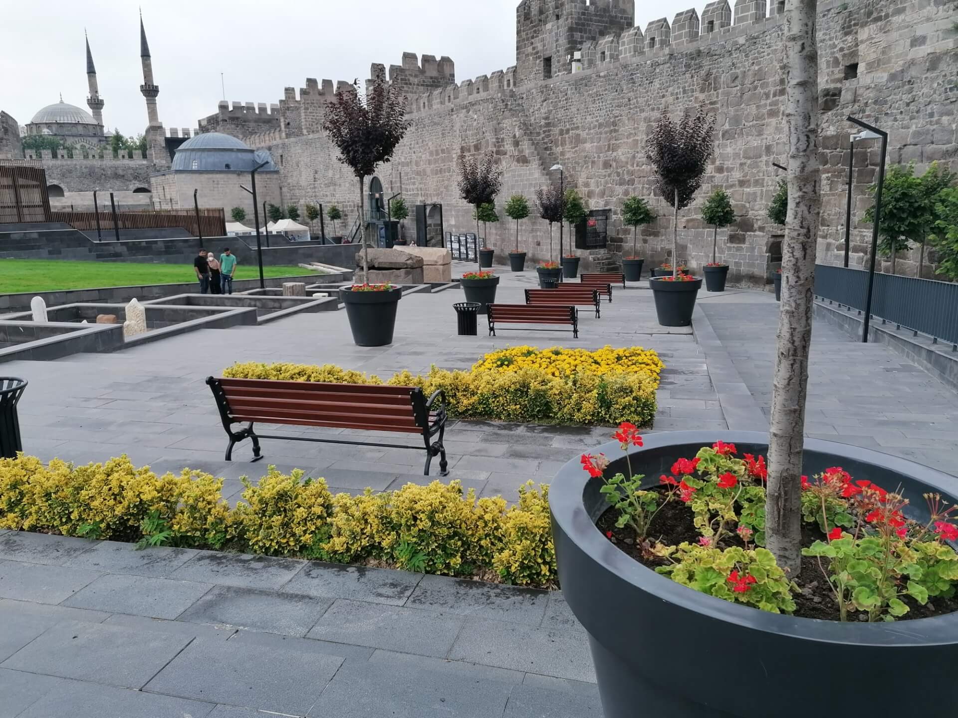 buyuksehir-eylulu-rengârenk-ciceklerle-karsiladi-40