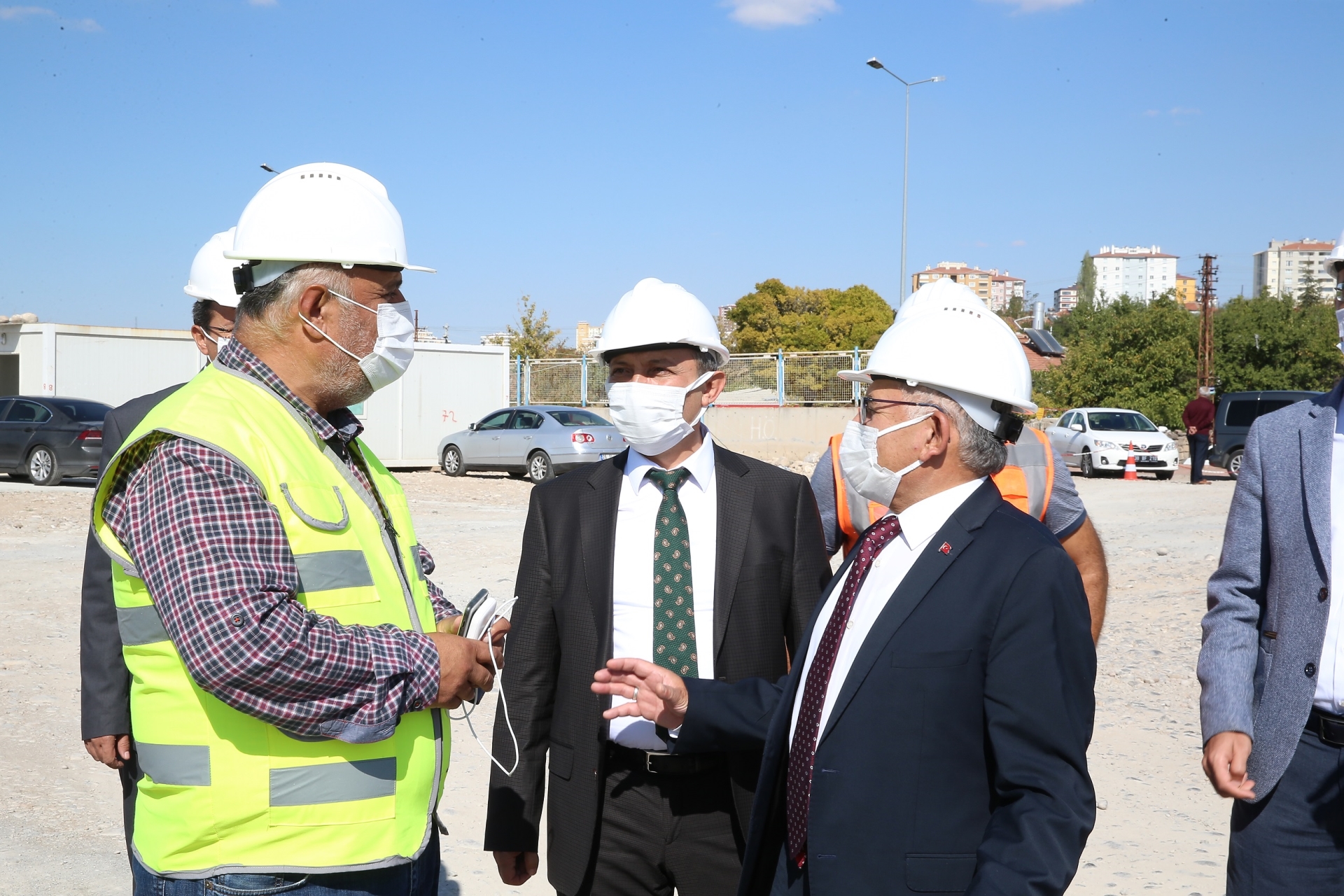 buyukkilic-140-milyon-tllik-5-bin-kisilik-yurt-yatirimini-yerinde-inceledi-44