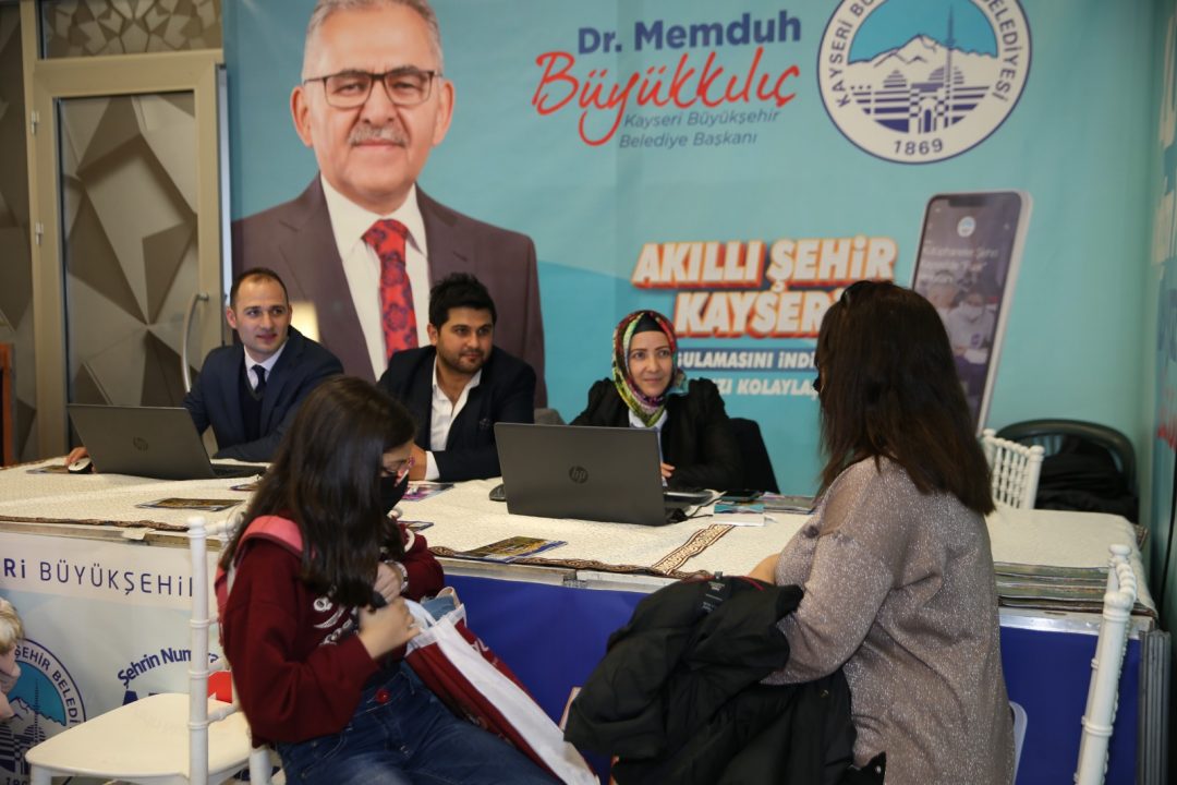 buyuksehir-alo-153-ve-beyaz-masa-4-kayseri-kitap-fuarinda-35