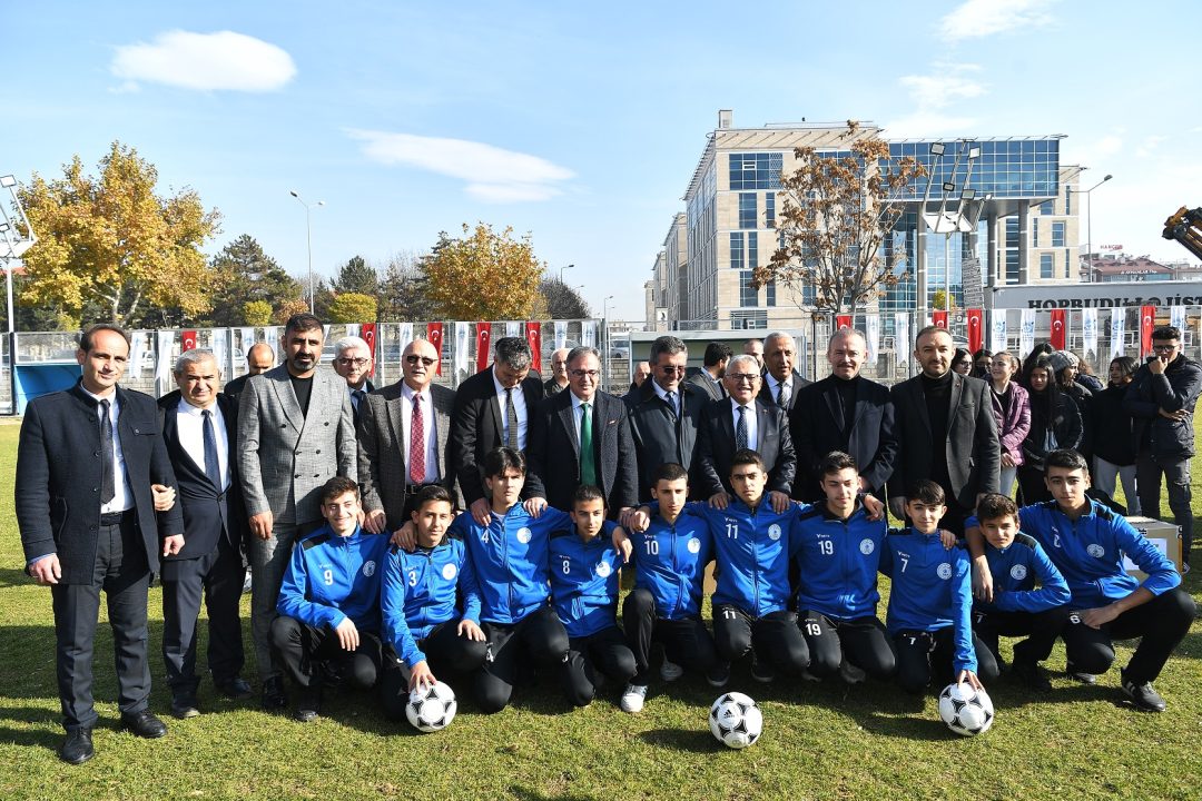 baskan-buyukkilictan-amator-spor-kuluplerine-1-milyon-tllik-malzeme-destegi-3