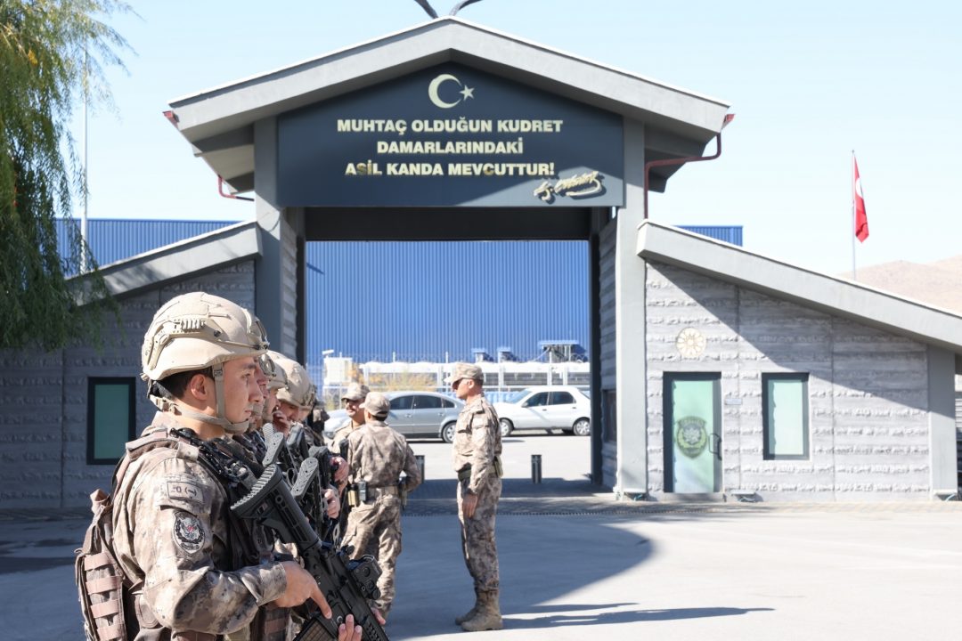 buyukkilic-ile-cicek-poh-timlerini-suriyeye-dualarla-ugurladi-34