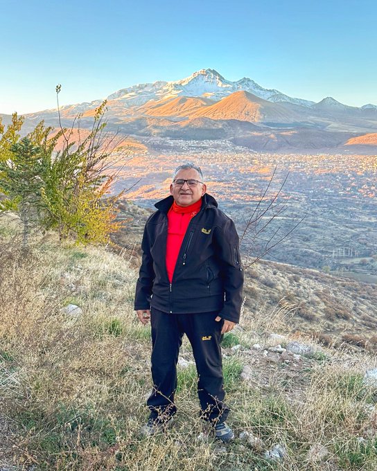 buyukkilic-muhtesem-erciyes-manzarasinda-yuruyus-yapti-sehrin-degerlerini-one-cikardi-27