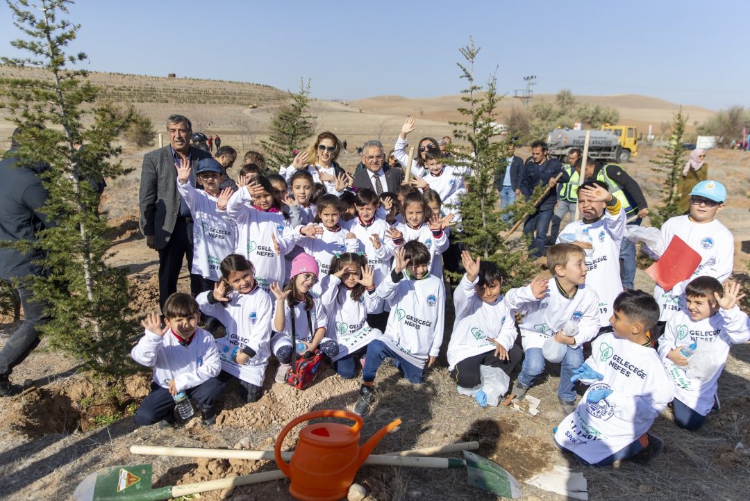 buyuksehir-milli-agaclandirma-gununde-5-bin-agac-ile-dogaya-sahip-cikacak-12