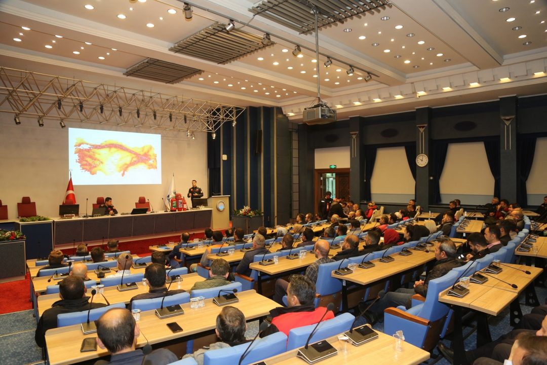 buyuksehirden-personele-‘yangin-deprem-ve-trafik-kazalari-egitimi-23