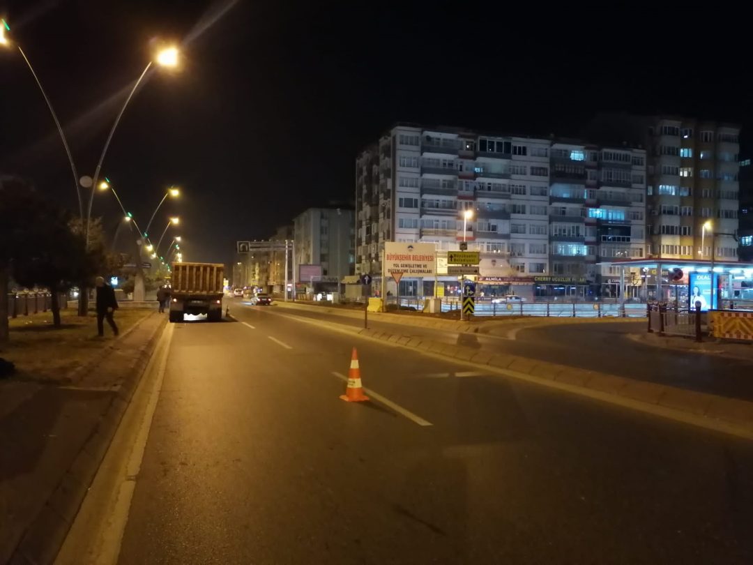 buyuksehirden-yol-genisletme-ve-serit-duzenleme-calismasi-18