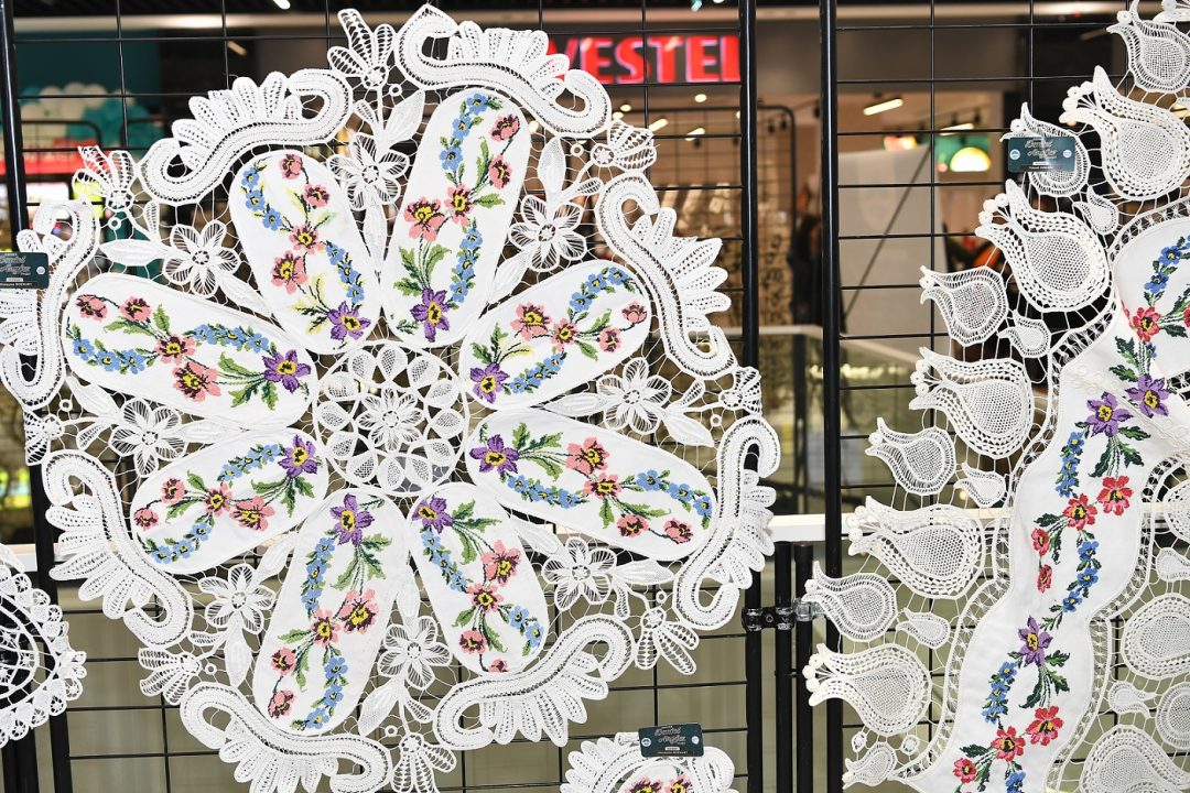 kaymek-dantel-anglez-el-sanatlari-sergisine-yogun-ilgi-46