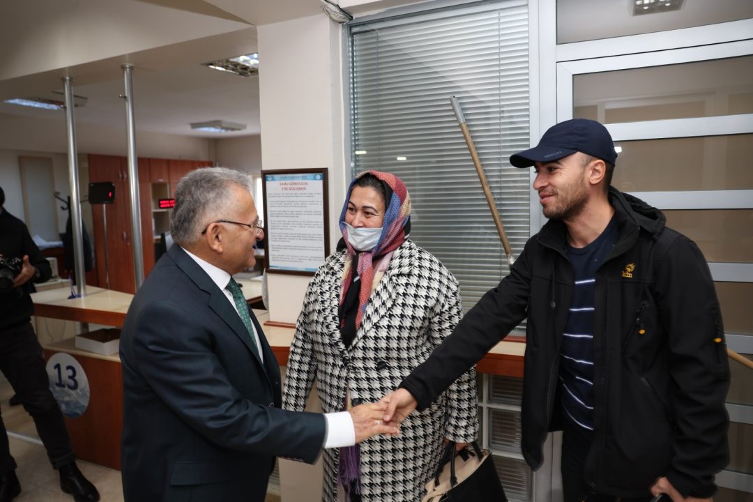 baskan-buyukkilic-kaskide-personel-ile-bulustu-alo-185te-cagri-aldi-7