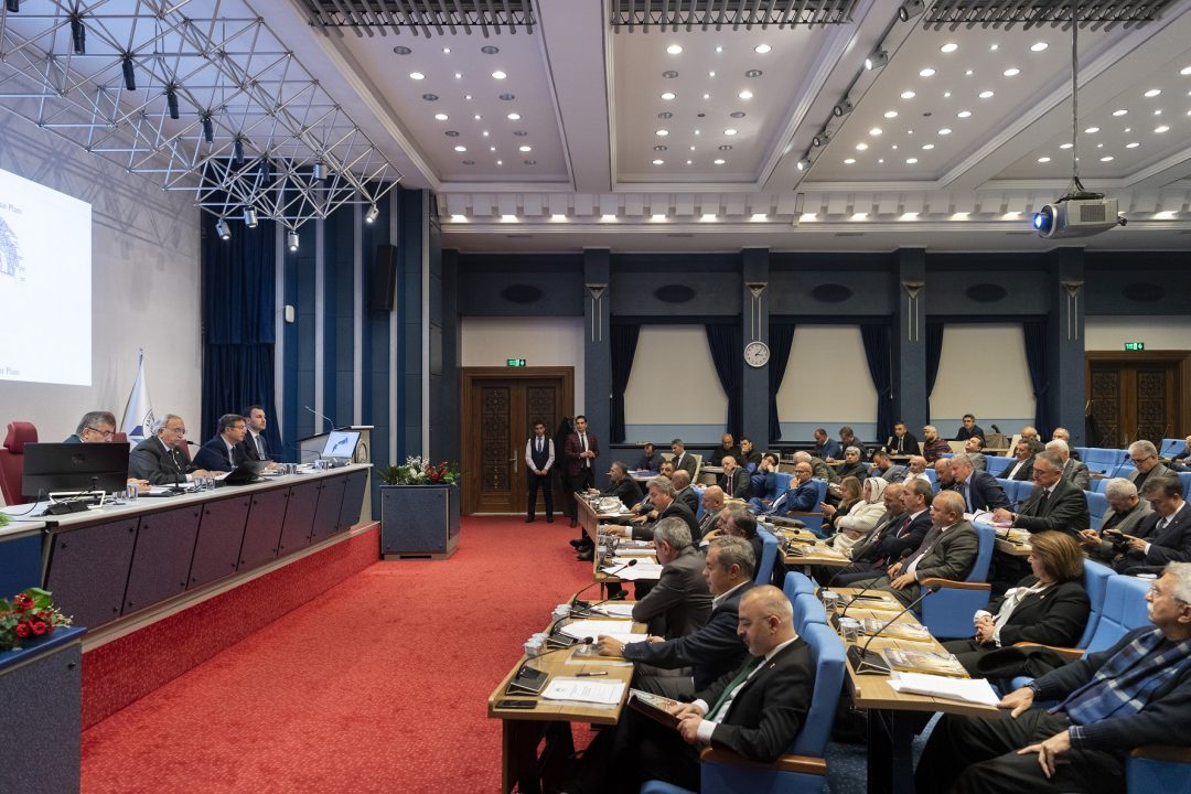 buyuksehirin-insan-odakli-hizmeti-meclisten-takdir-topladi-1