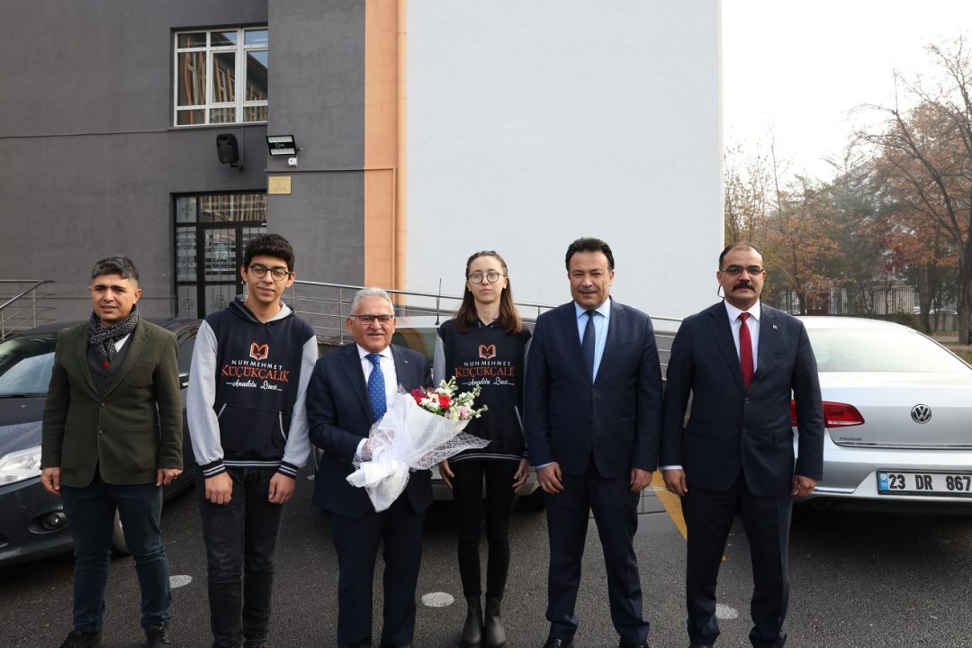 genc-dostu-baskan-ogrencilerle-bulustu-17