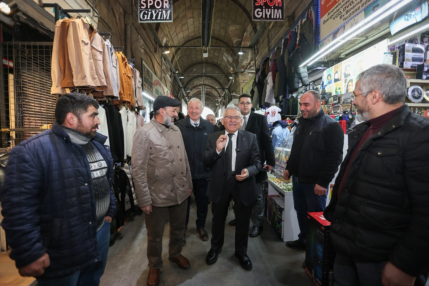 Başkan Büyükkılıç, Kapalı Çarşı’da Esnaf ve Vatandaşlarla Bir Araya Geldi